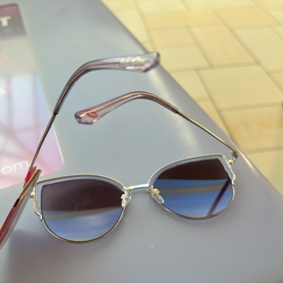 Betsy Johnson Cat Eye Sunglasses. SELECT PIC A B or D - Picture 11 of 12